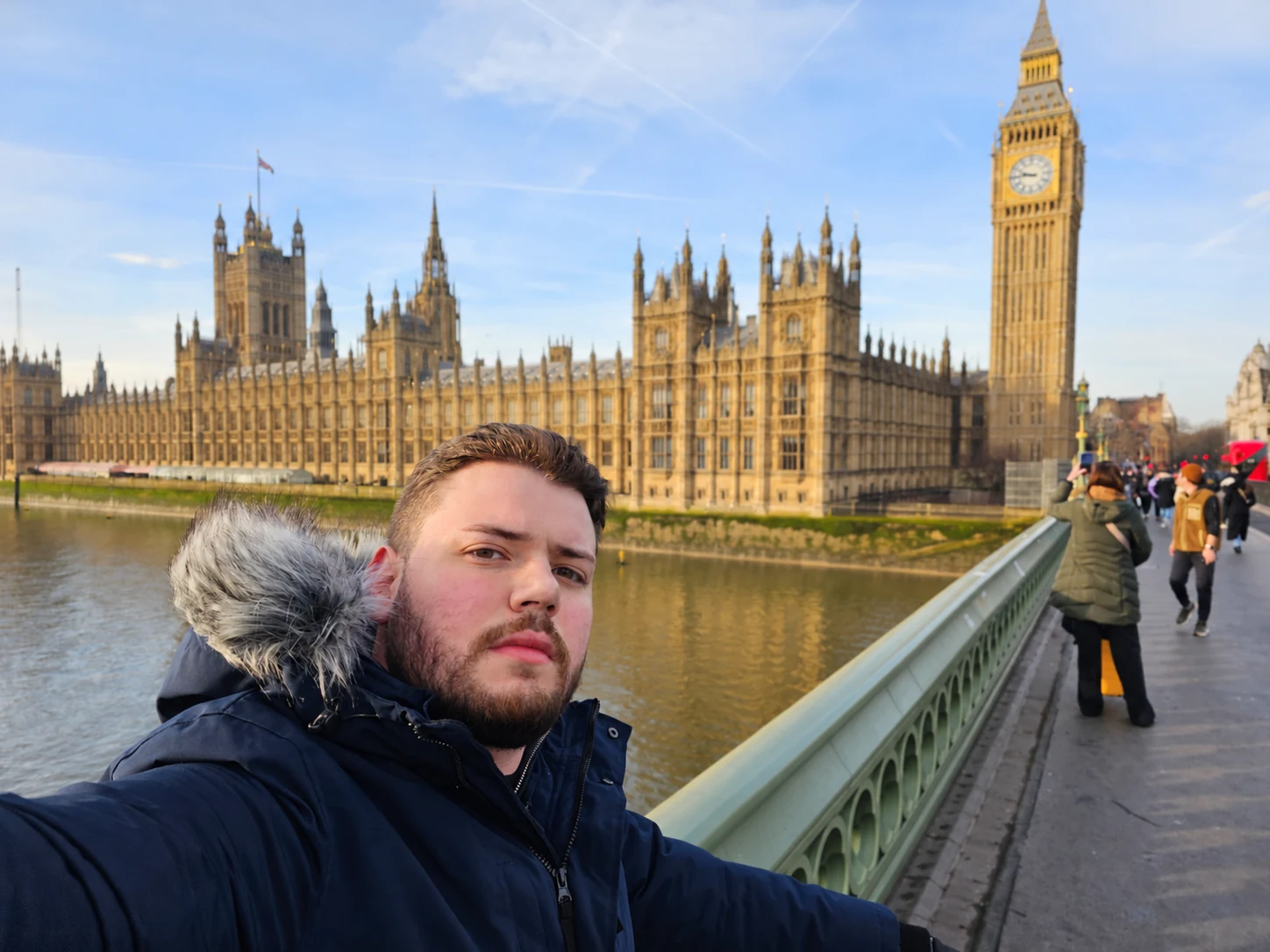 Douglas Borges Bueno na ponte de Westminster, em Londres